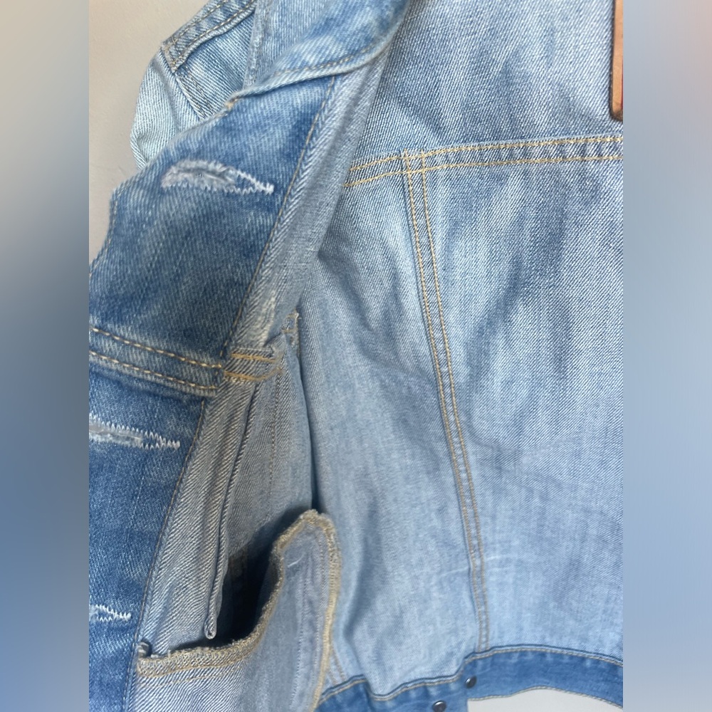 Levi cropped denim jacket, light wash- size S - Picture 5 of 12